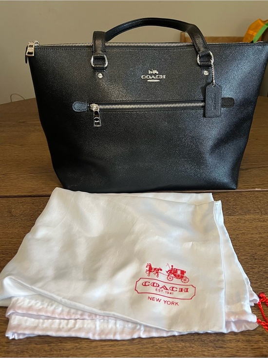 Coach Handbags - Coach Gallery Tote Bag in Black Cross Grain Leather with Silver Hardware